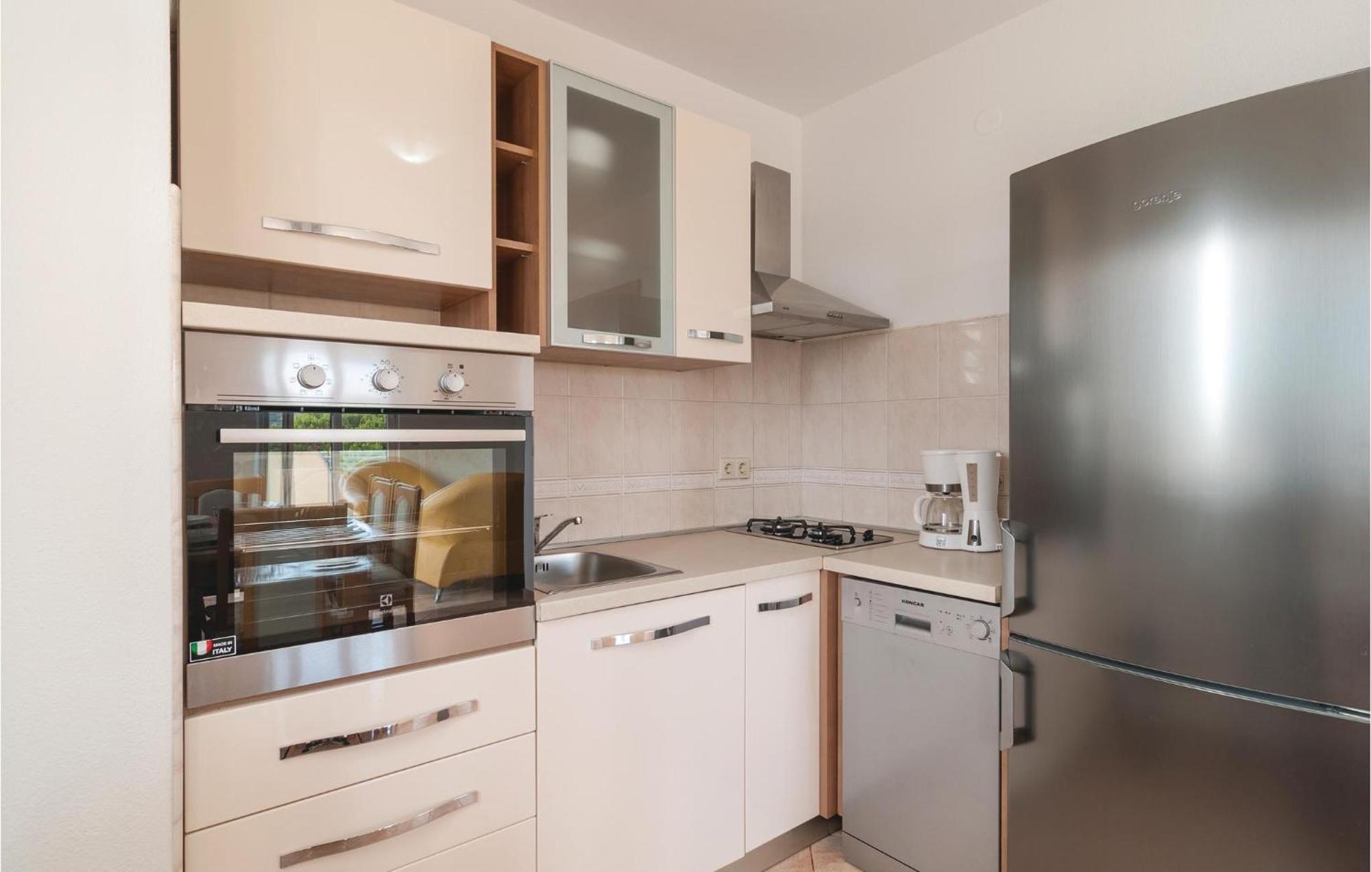 Stunning Apartment In Sevid With Kitchen Buitenkant foto